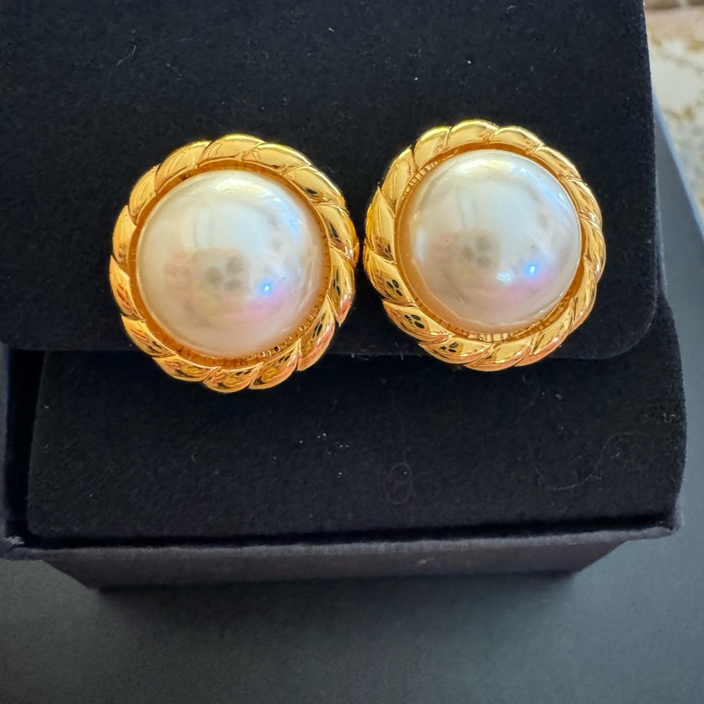 Vintage Napier Costume Mobe Pearl  Earrings Gold/White New